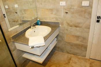 Deluxe Suite with Sea View7